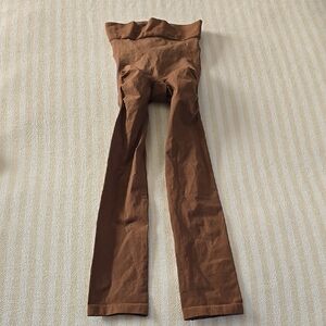 SKIMS Everyday Sculpt Mid Waist Capri Leggings Size:XXS Sienna